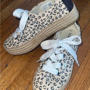 TOMS Women's Cream and Black Leopard Sneakers